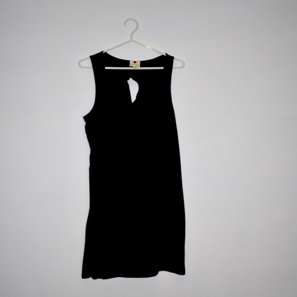 One clothing Black Dress with Flowy Ribbons on the back. - Picture 3 of 6